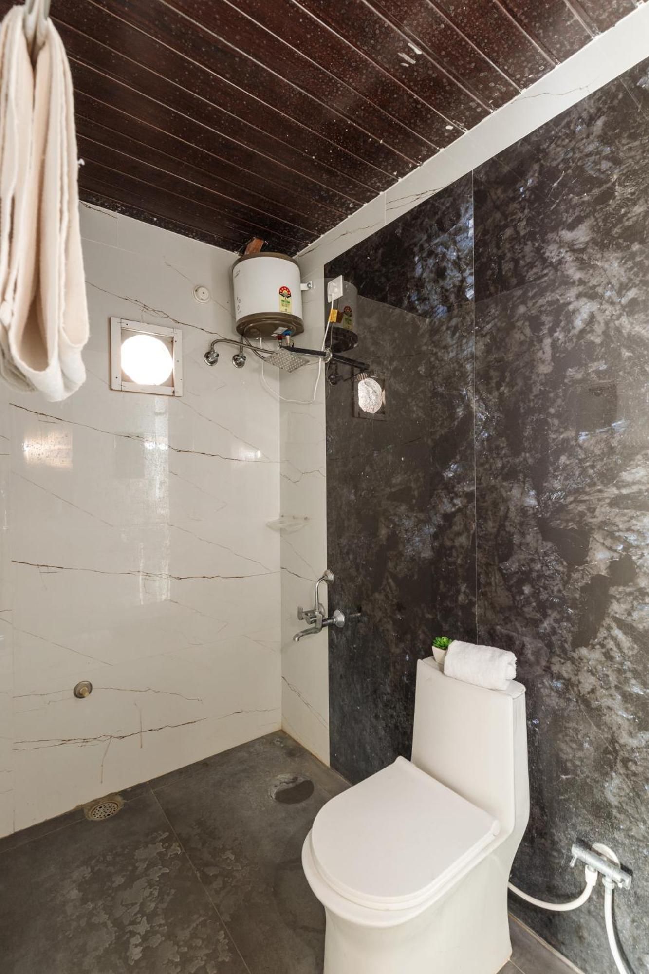 Aqua Lagoon Villa By Secret Turtle Pvt Pool Private Lawn Secunderabad Exterior photo